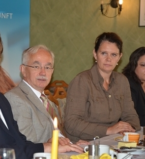 Saskia Ludwig & Ludwig Burkardt im Gesprch mit Unternehmern whrend des Wirtschaftsfrhstcks in Treuenbrietzen
